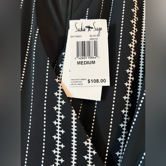 Sadie & Sage Geo Print Wide Leg Jumpsuit Medium 

Condition is New with tags. - Picture 5 of 6